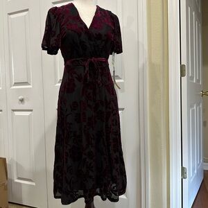 June & Hudson Black and Burgundy Midi Dress